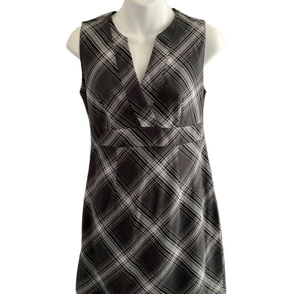 Gap | Sleeveless Plaid Dress - Picture 2 of 12
